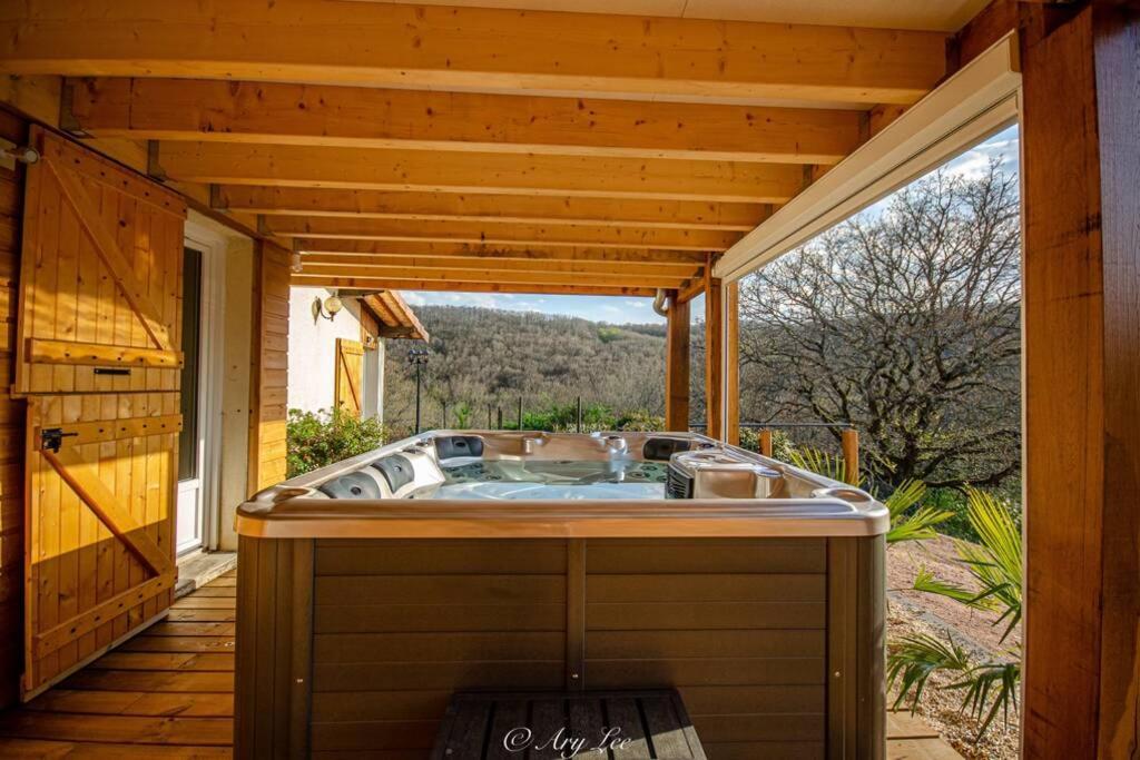 Gite Du Mont Plaisir Villa Chouvigny ภายนอก รูปภาพ