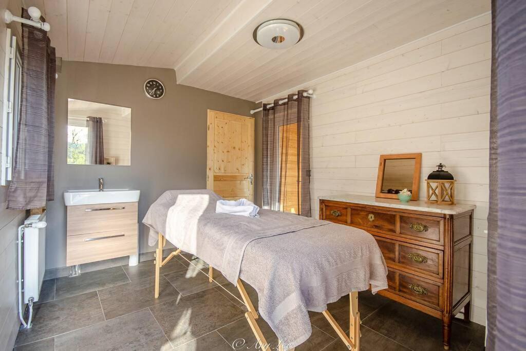 Gite Du Mont Plaisir Villa Chouvigny ภายนอก รูปภาพ