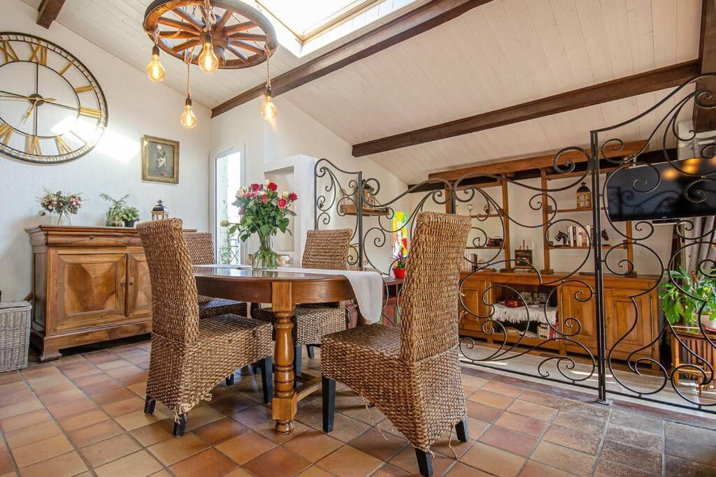 Gite Du Mont Plaisir Villa Chouvigny ภายนอก รูปภาพ